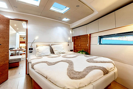 Парусная яхта Hanse 590